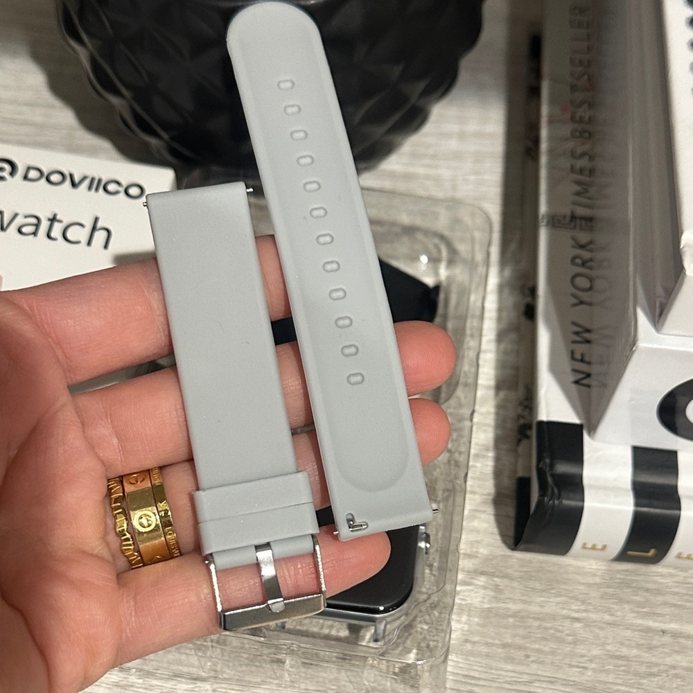 NIB Smart Watch - Picture 4 of 7